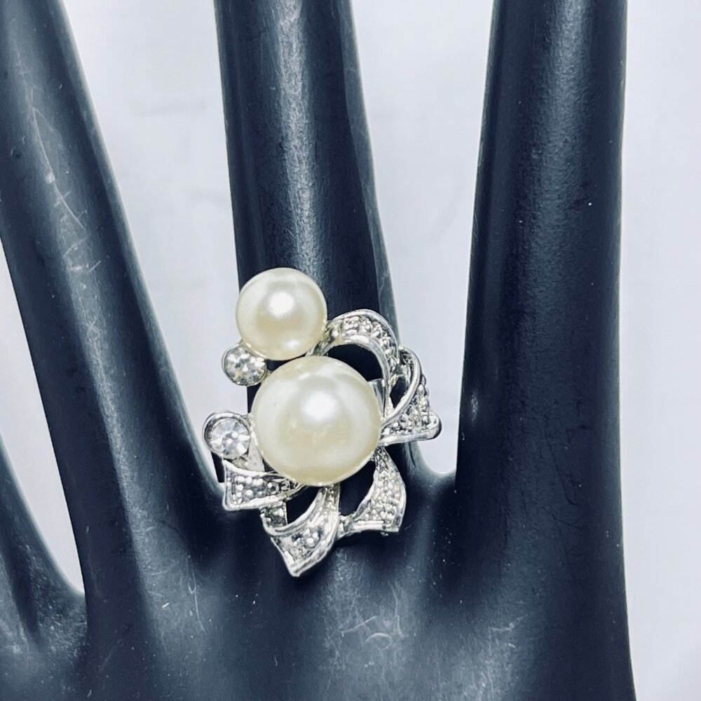 Silver Tone And Rhinestone With 2 Faux Pearls Ribbon Ring (R434) - Picture 2 of 8